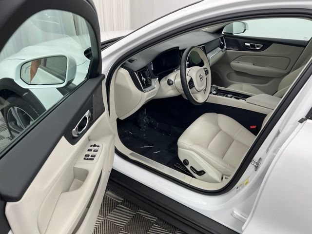 Used 2025 Volvo V60 B5 Cross Country Plus w/ Protection Package Premier AWD/4WD image 12