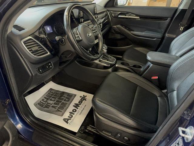 Used 2021 Kia Seltos EX image 2