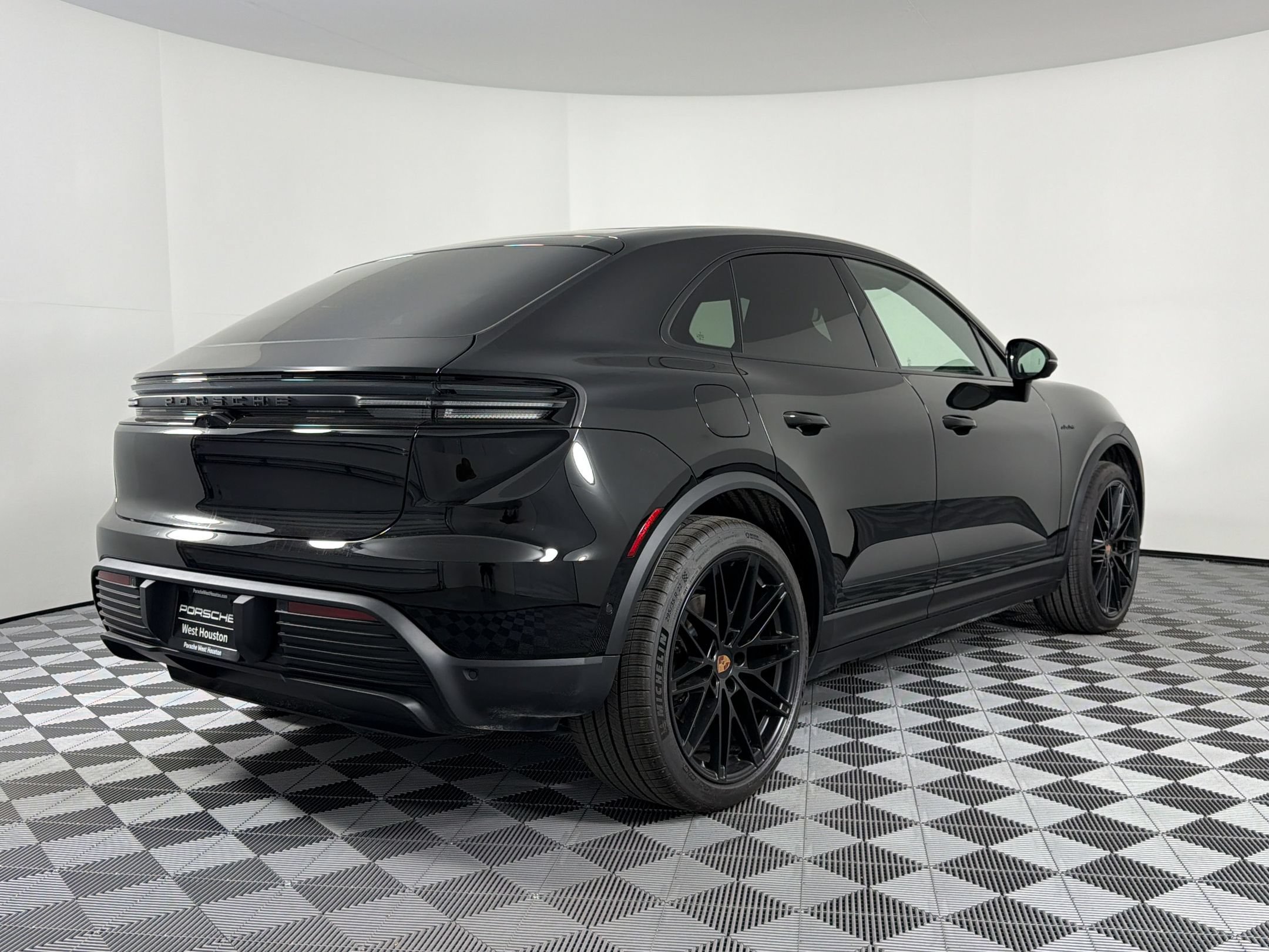 New 2026 Porsche Macan Electric RWD image 9