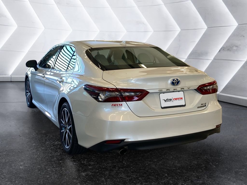 Used 2022 Toyota Camry XLE image 9