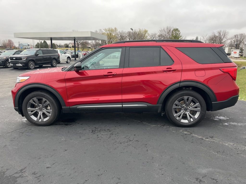 Used 2023 Ford Explorer XLT w/ Equipment Group 202A image 7