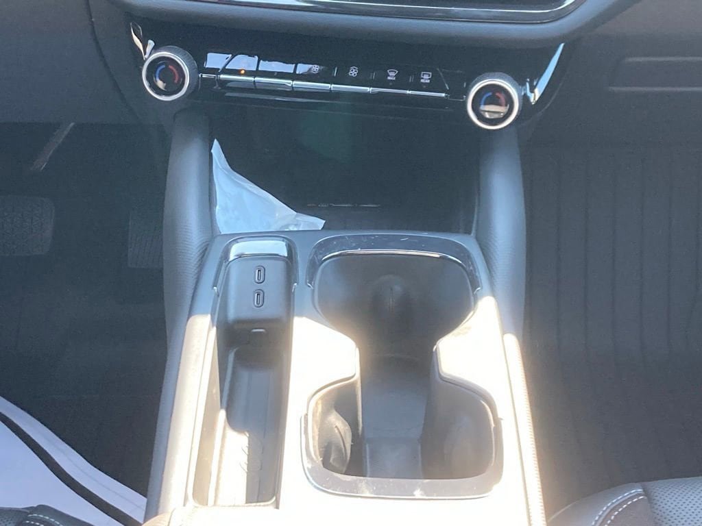 New 2025 Chevrolet Equinox EV RS w/ Convenience Package II FWD image 18