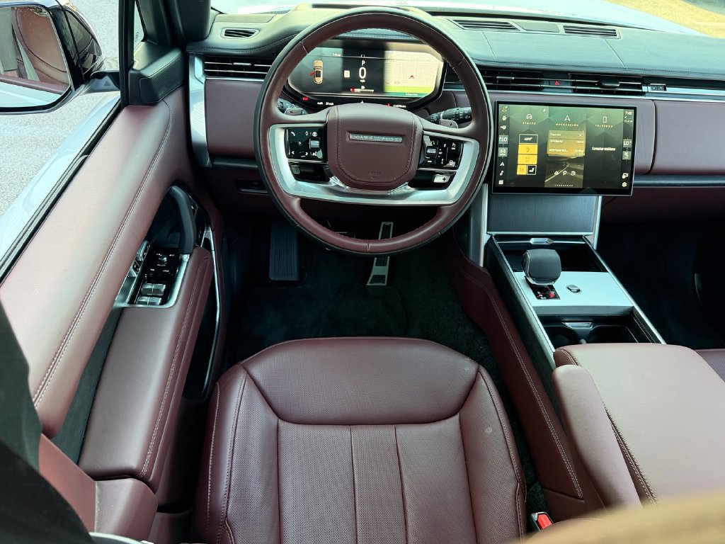 Used 2025 Land Rover Range Rover SE AWD/4WD image 13