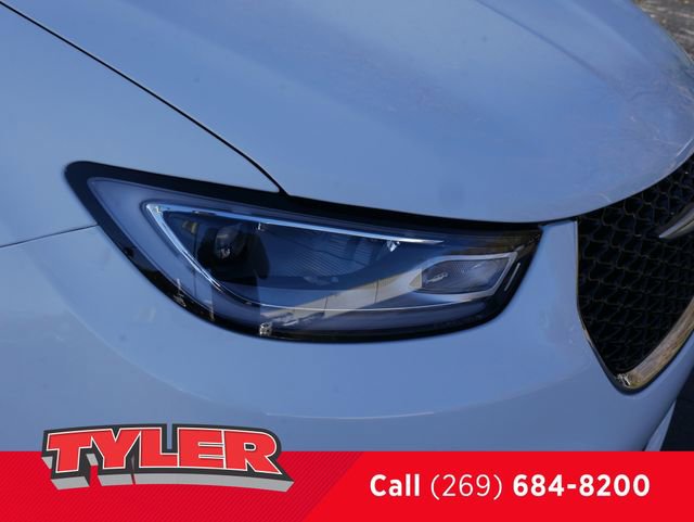 New 2026 Chrysler Pacifica Select AWD/4WD image 10