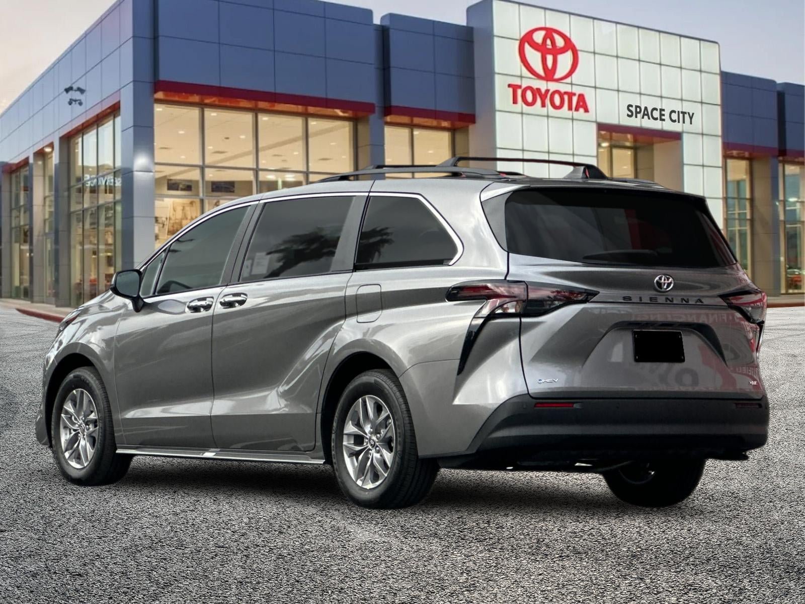 New 2026 Toyota Sienna XLE FWD image 4