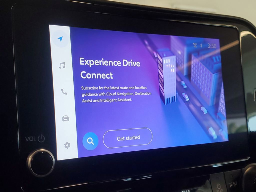 Used 2024 Toyota Highlander LE FWD image 27