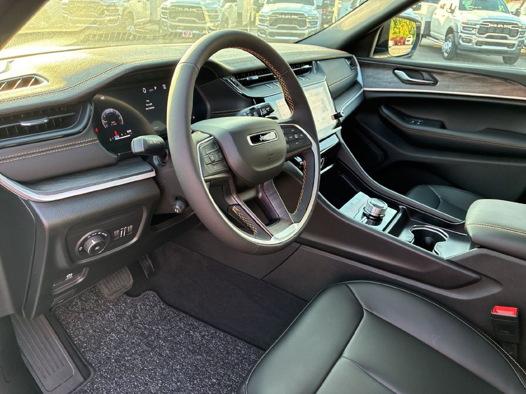 New 2026 Jeep Grand Cherokee Limited AWD/4WD image 16