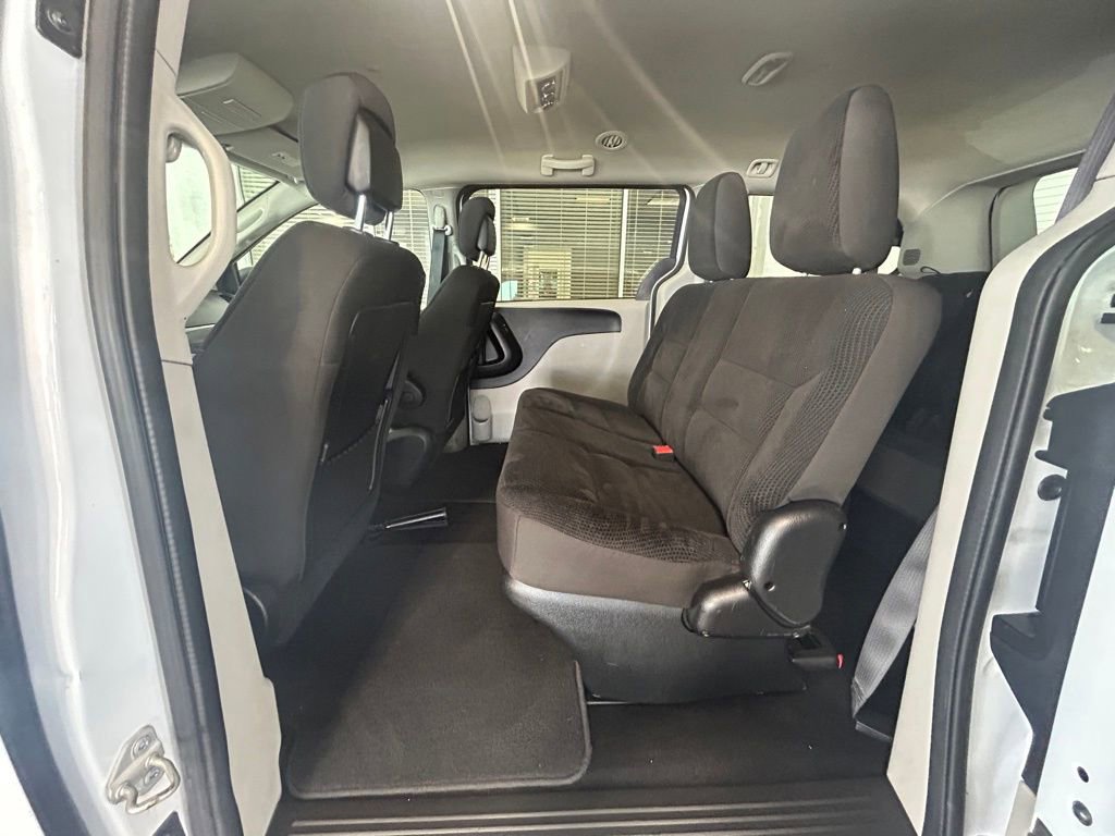 Used 2020 Dodge Grand Caravan SE w/ Rear Park Assist Package image 31