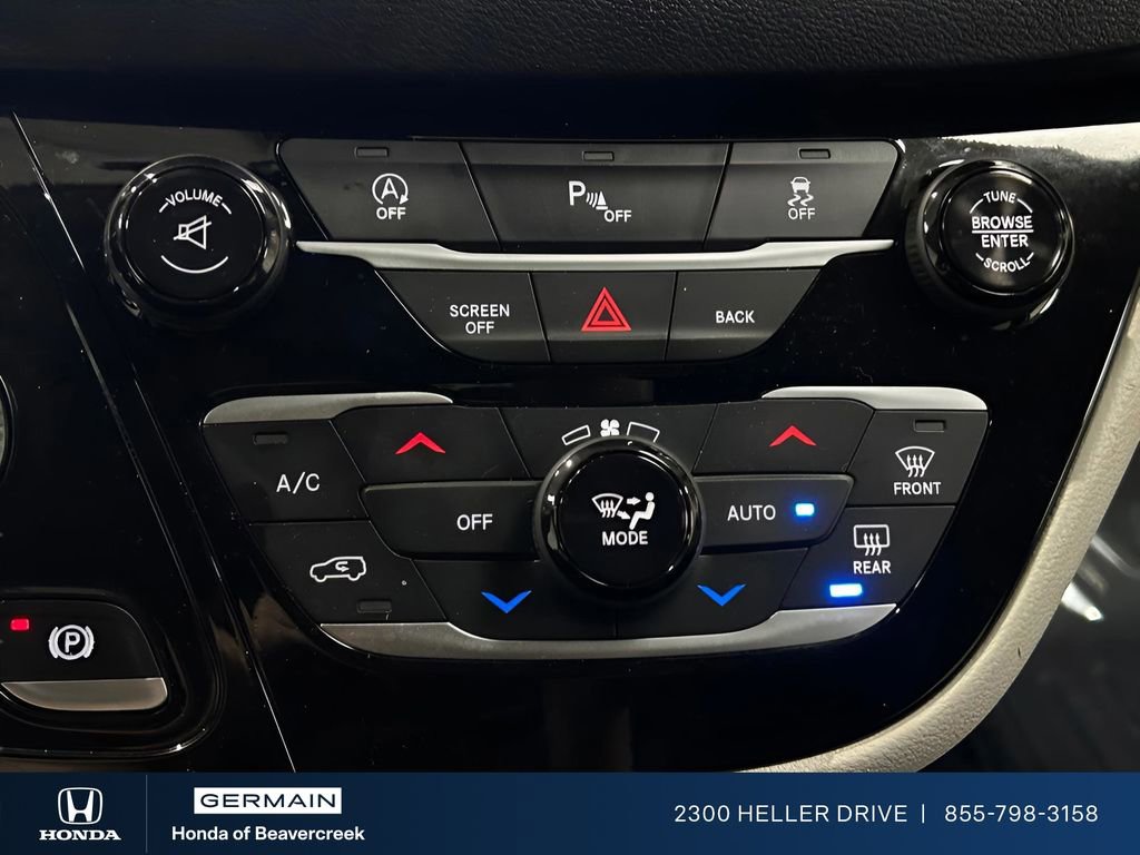 Used 2017 Chrysler Pacifica Touring-L image 20