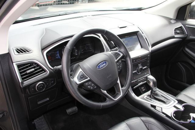 Used 2016 Ford Edge Titanium w/ Equipment Group 302A FWD image 18