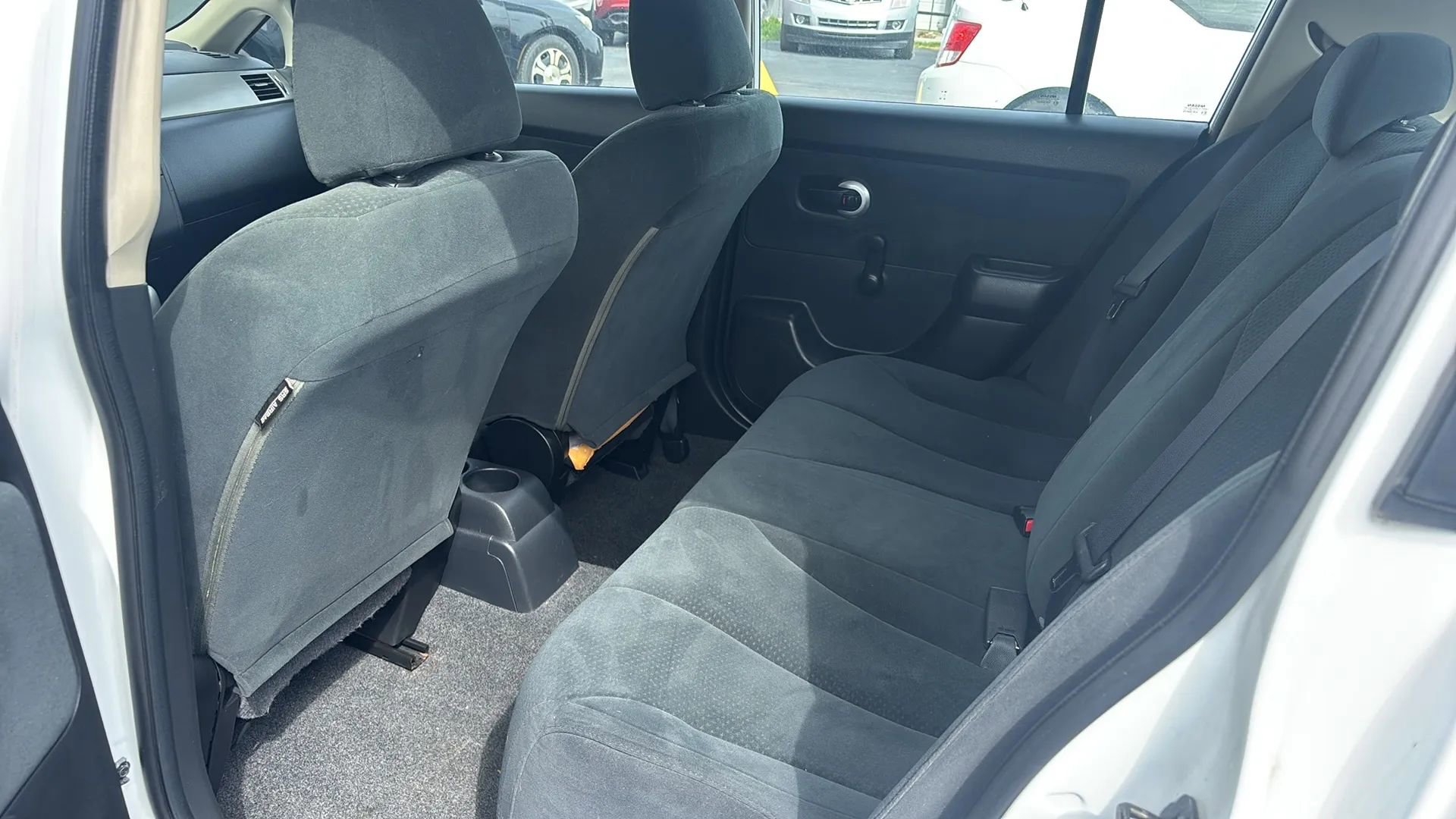 Used 2010 Nissan Versa 1.8 S image 6