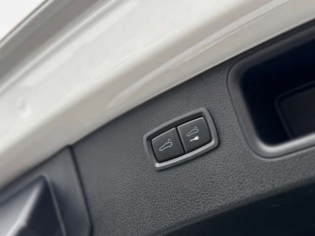 Certified 2025 Porsche Macan image 36