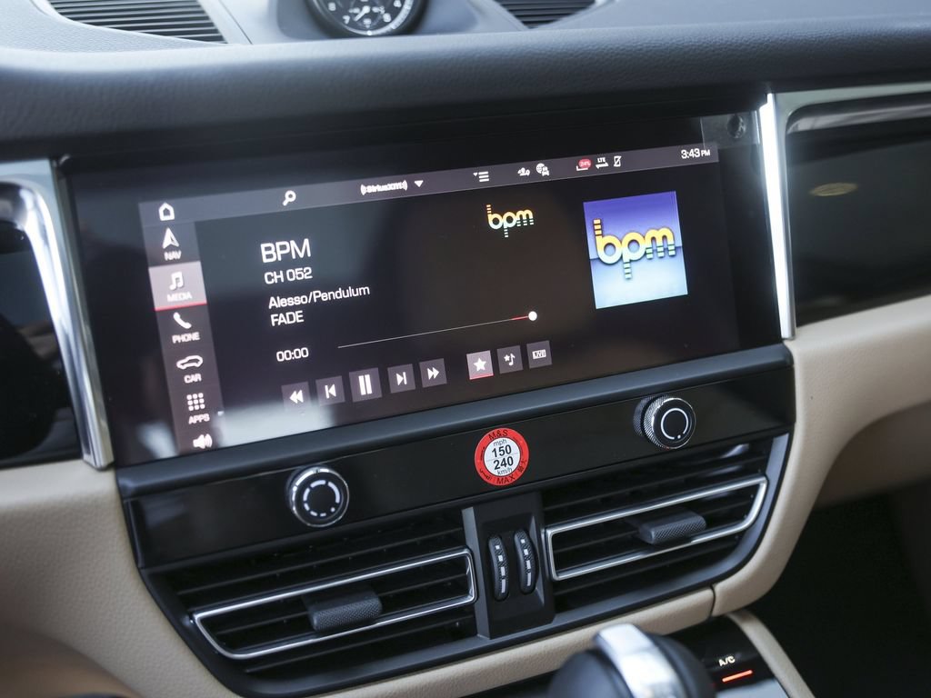 Certified 2026 Porsche Macan AWD/4WD image 21