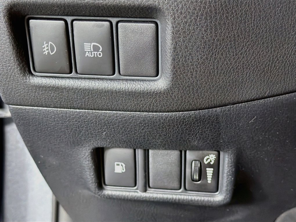 Used 2018 Toyota C-HR XLE FWD image 15