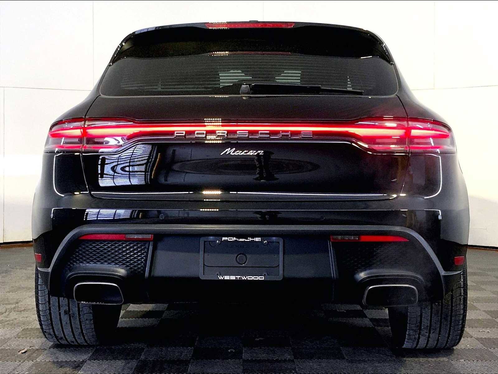 Certified 2024 Porsche Macan image 6