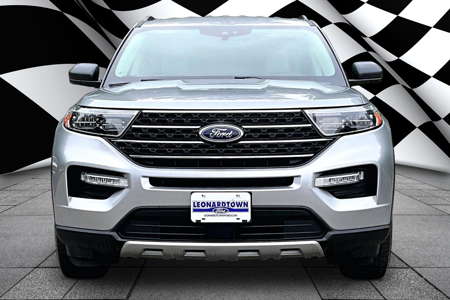 Certified 2023 Ford Explorer XLT w/ Equipment Group 202A AWD/4WD image 3