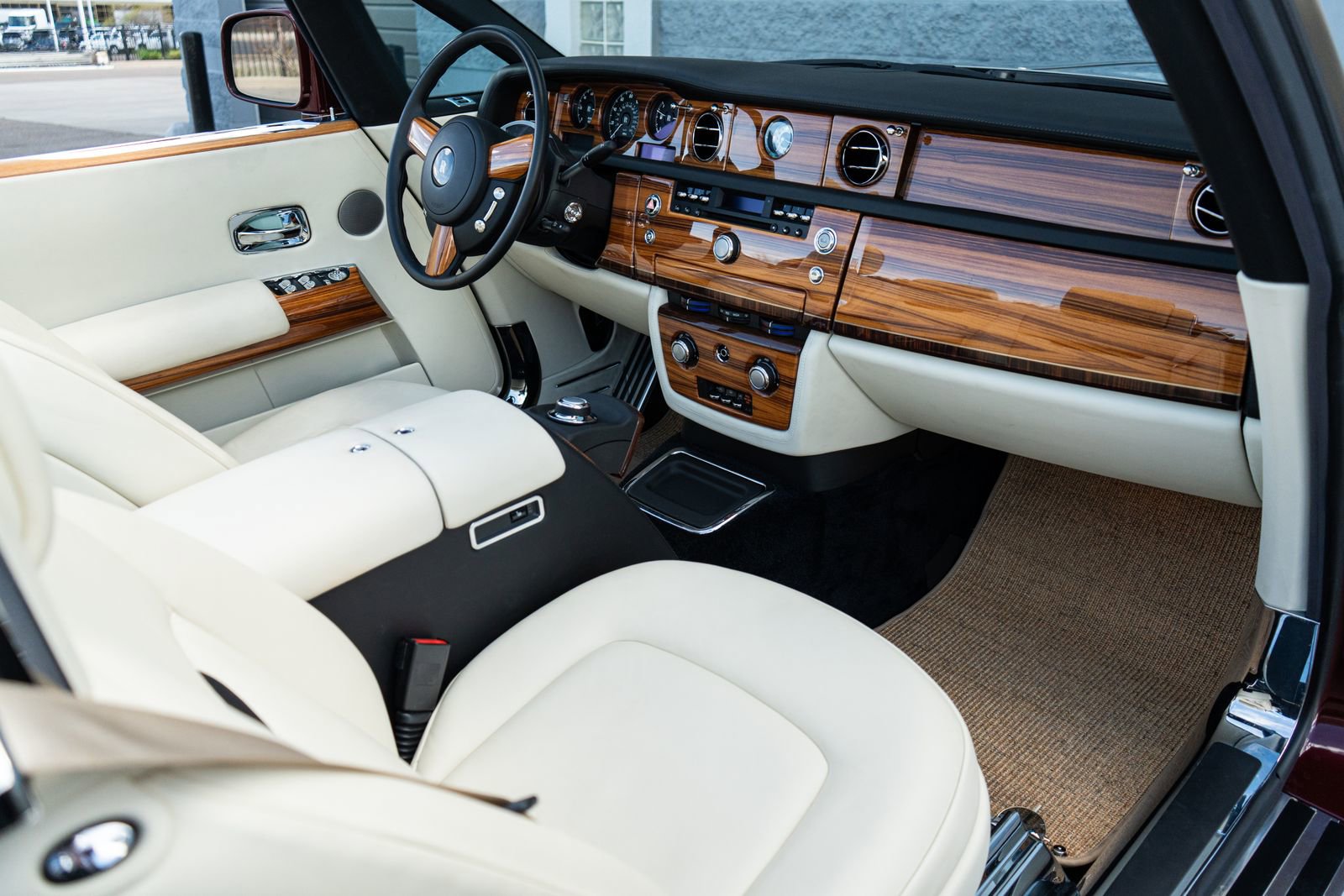 Used 2010 Rolls-Royce Phantom Drophead Coupe image 2