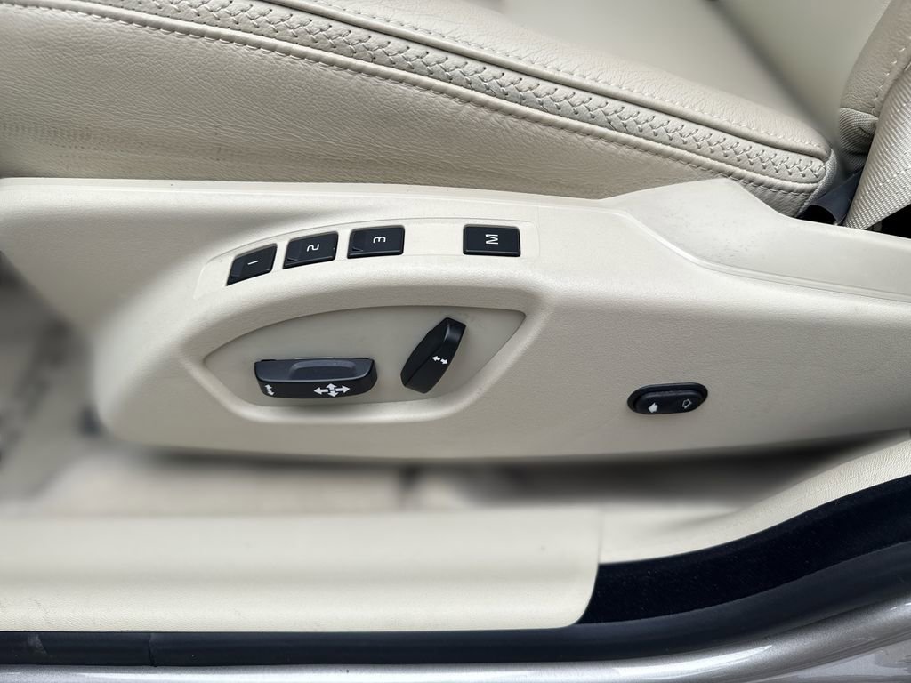 Used 2016 Volvo XC70 T5 Premier w/ Convenience Package AWD/4WD image 14