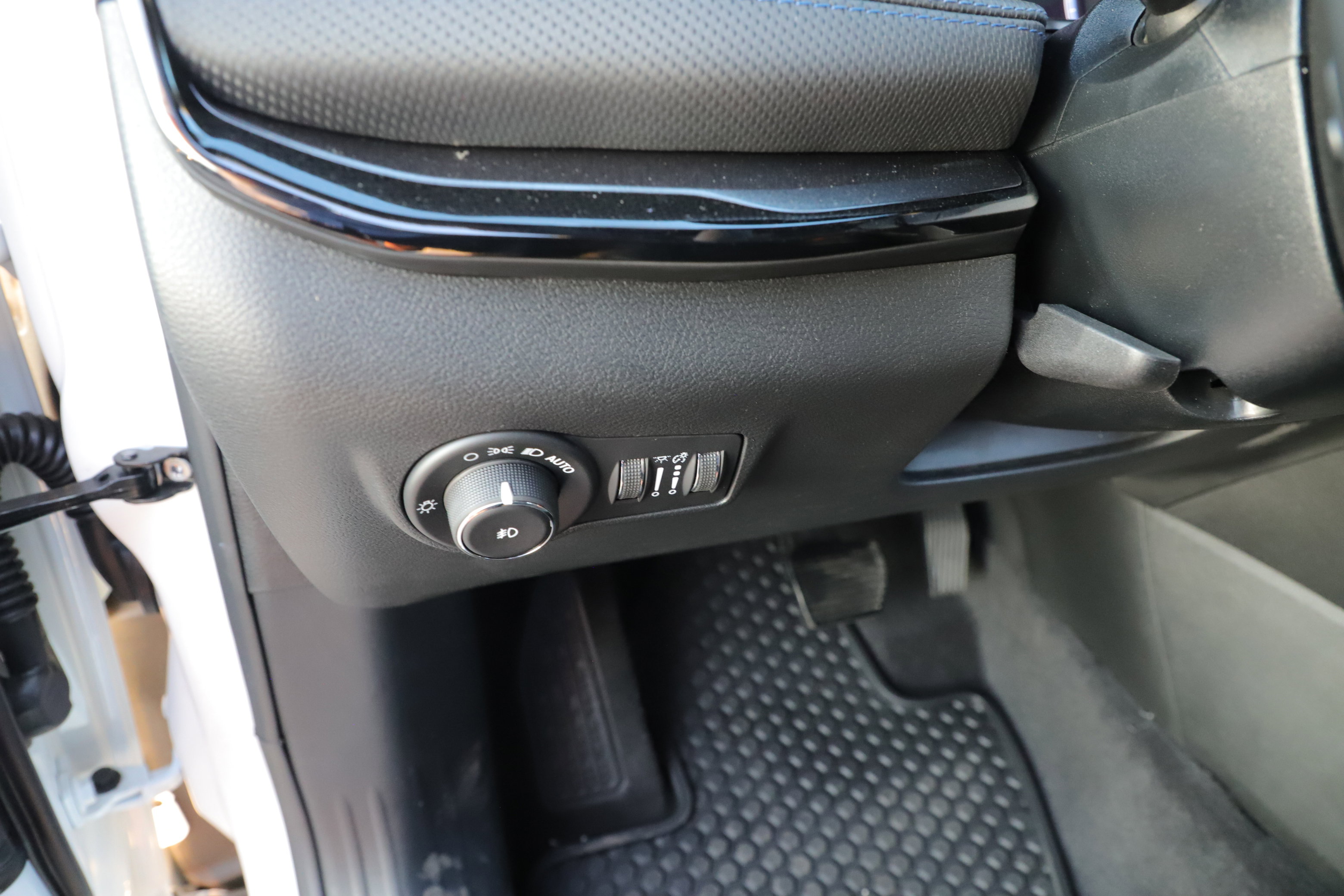 New 2026 Jeep Compass Latitude image 15