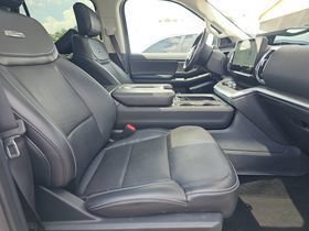Used 2025 Ford Expedition Platinum AWD/4WD image 8
