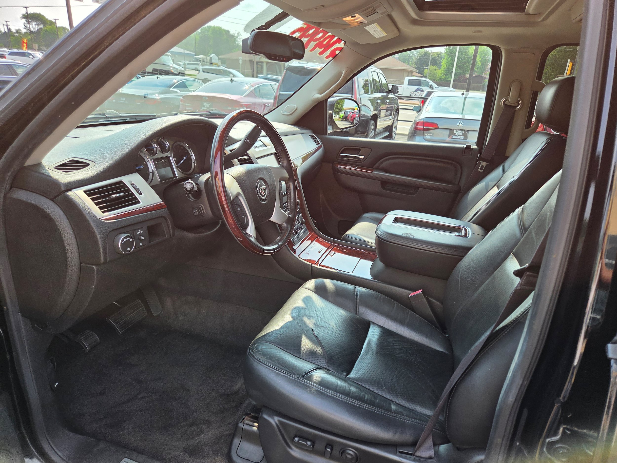 Used 2013 Cadillac Escalade ESV Luxury RWD image 4