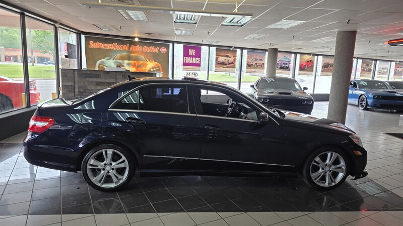 Used 2013 Mercedes-Benz E 350 4MATIC Sedan image 5