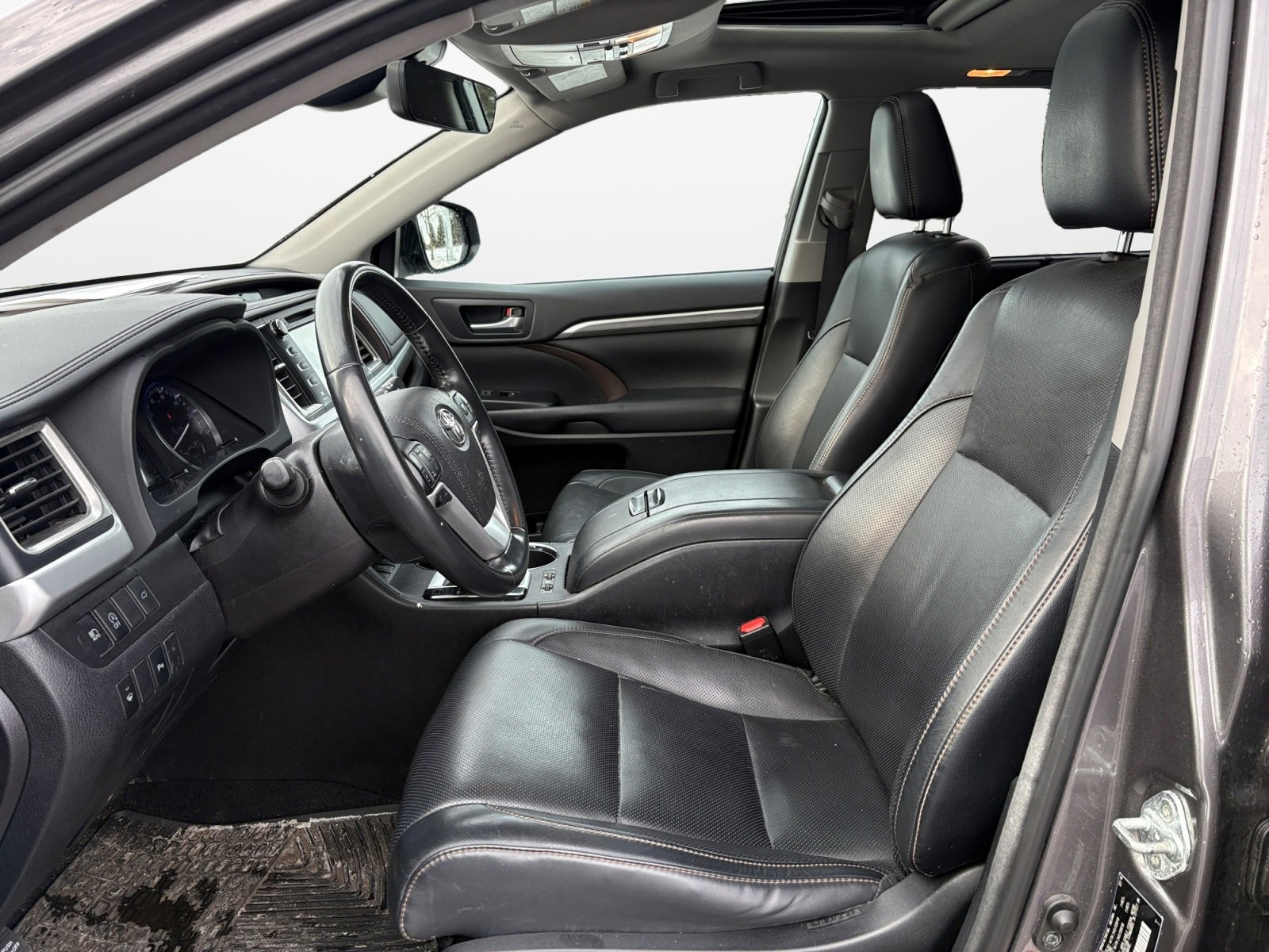 Used 2018 Toyota Highlander Limited Platinum image 9