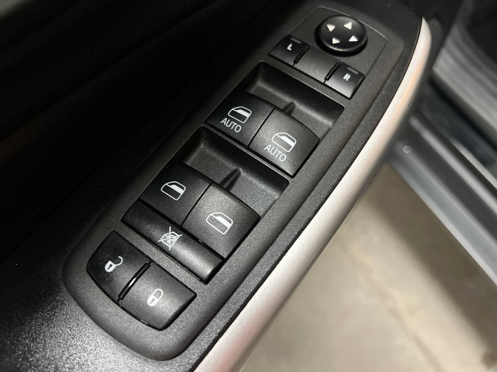Used 2022 Jeep Cherokee Latitude w/ Sun & Sound Group AWD/4WD image 13