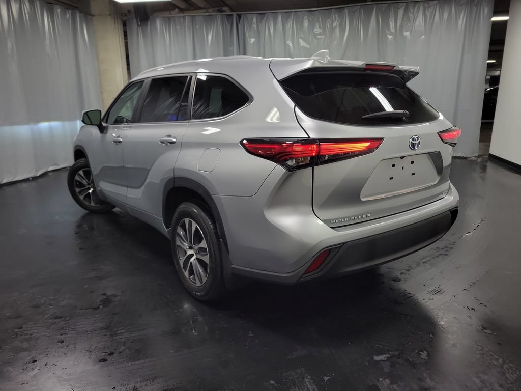 Used 2023 Toyota Highlander XLE AWD/4WD image 6