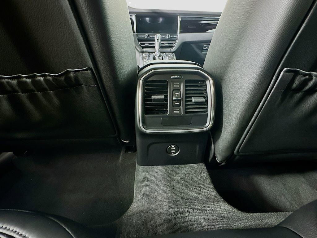 Certified 2021 Porsche Macan image 37