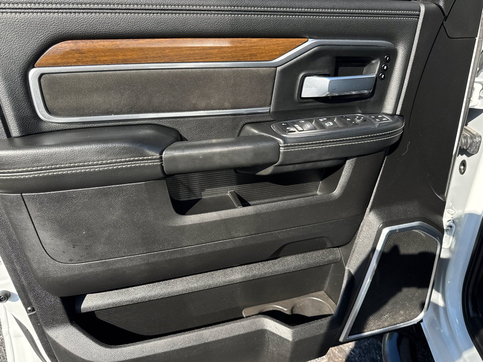 Used 2024 RAM 2500 Laramie AWD/4WD image 11