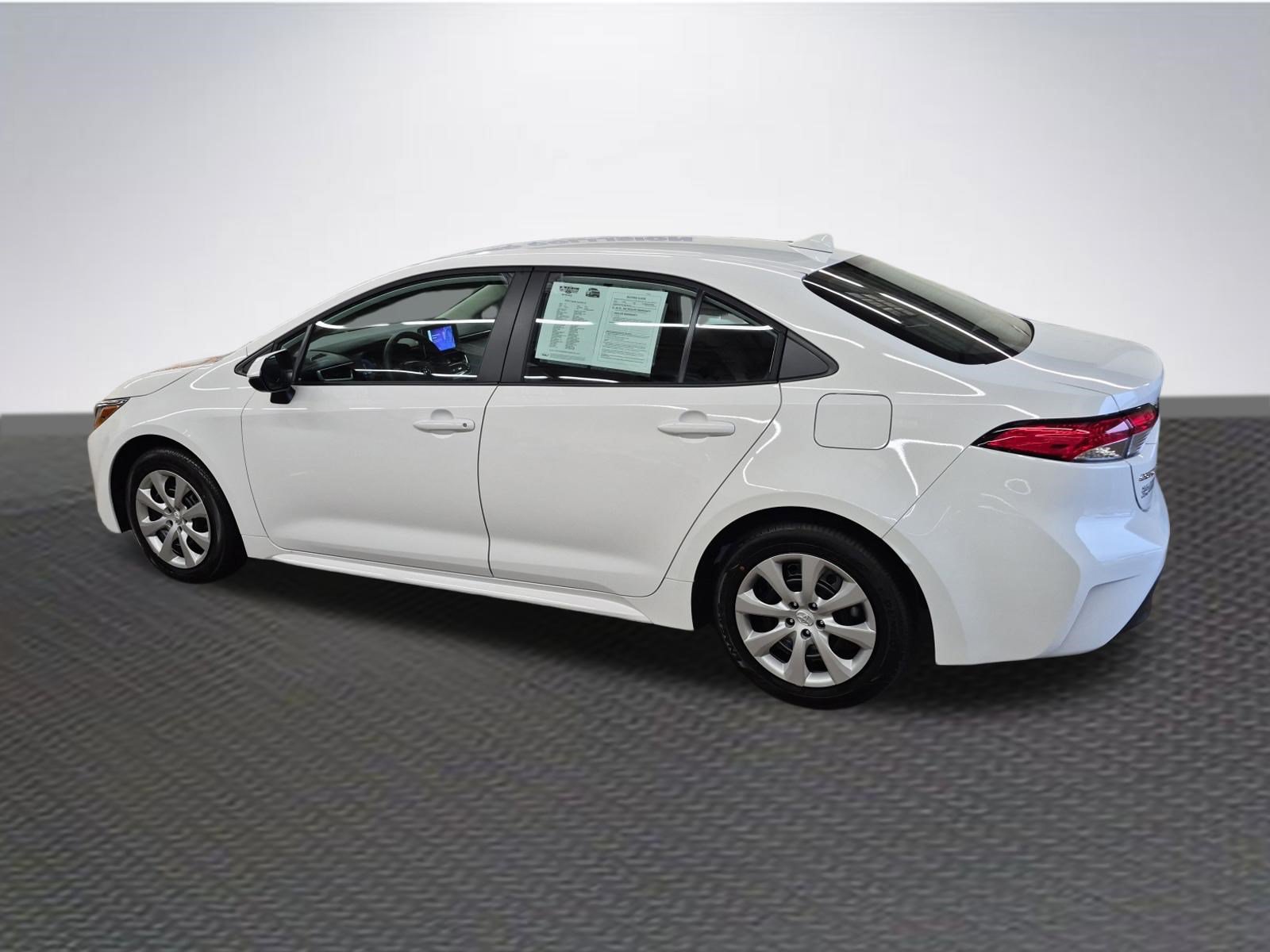 Used 2026 Toyota Corolla LE FWD image 5
