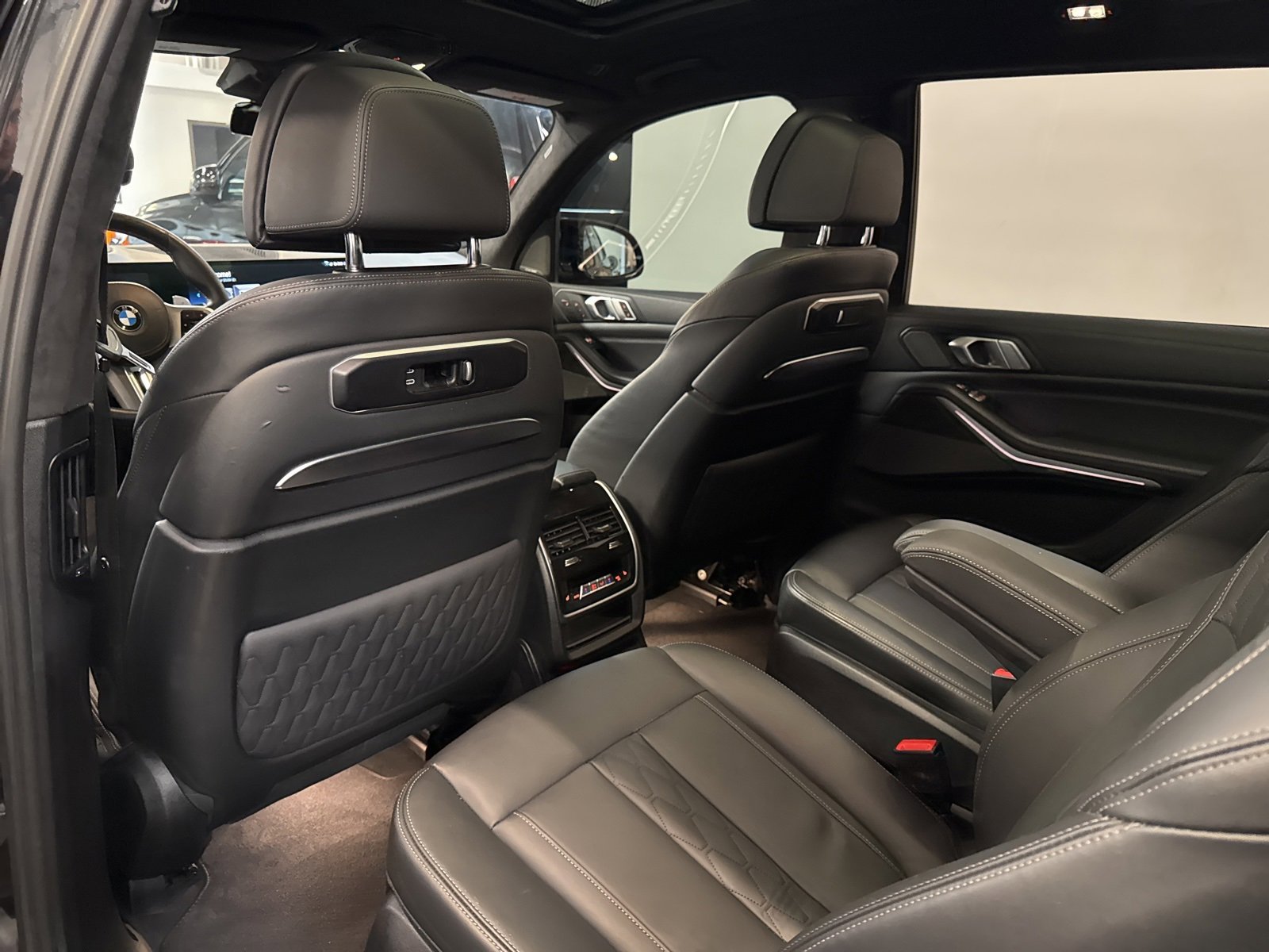 Used 2023 BMW X7 M60i w/ Executive Package image 24
