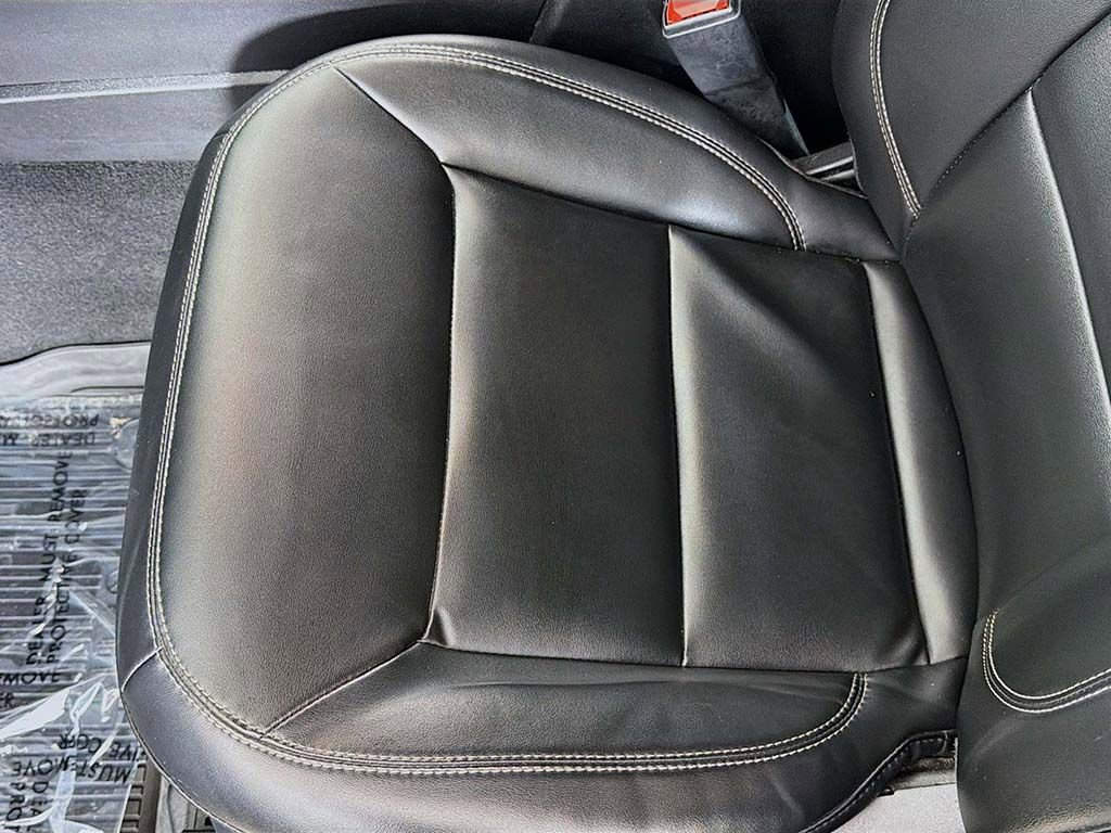 Used 2022 Ford Explorer XLT w/ Equipment Group 202A image 21