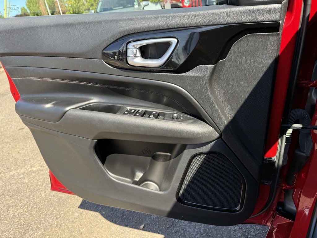 Used 2023 Jeep Compass Limited image 27