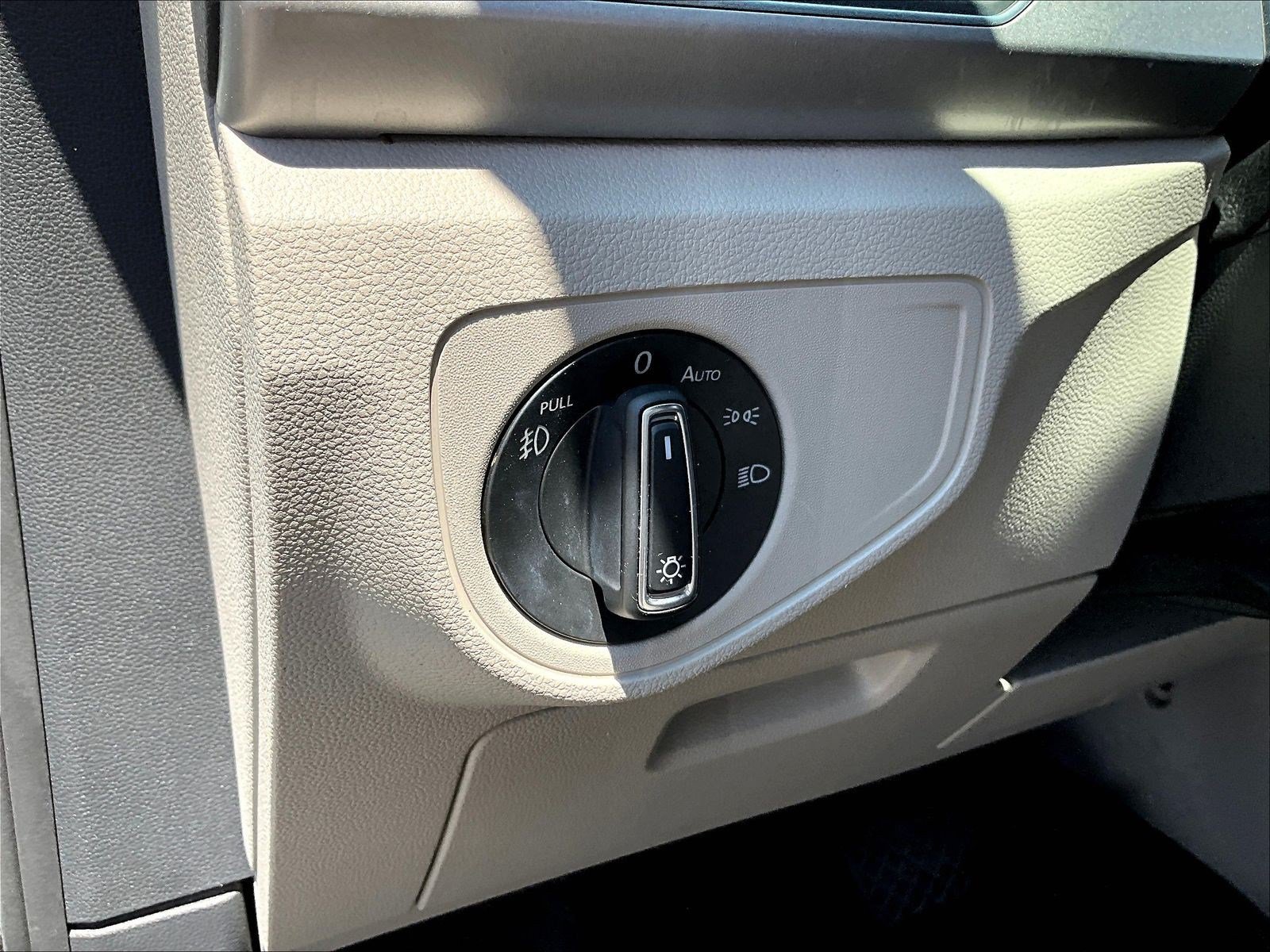 Used 2018 Volkswagen Atlas SE AWD/4WD image 38