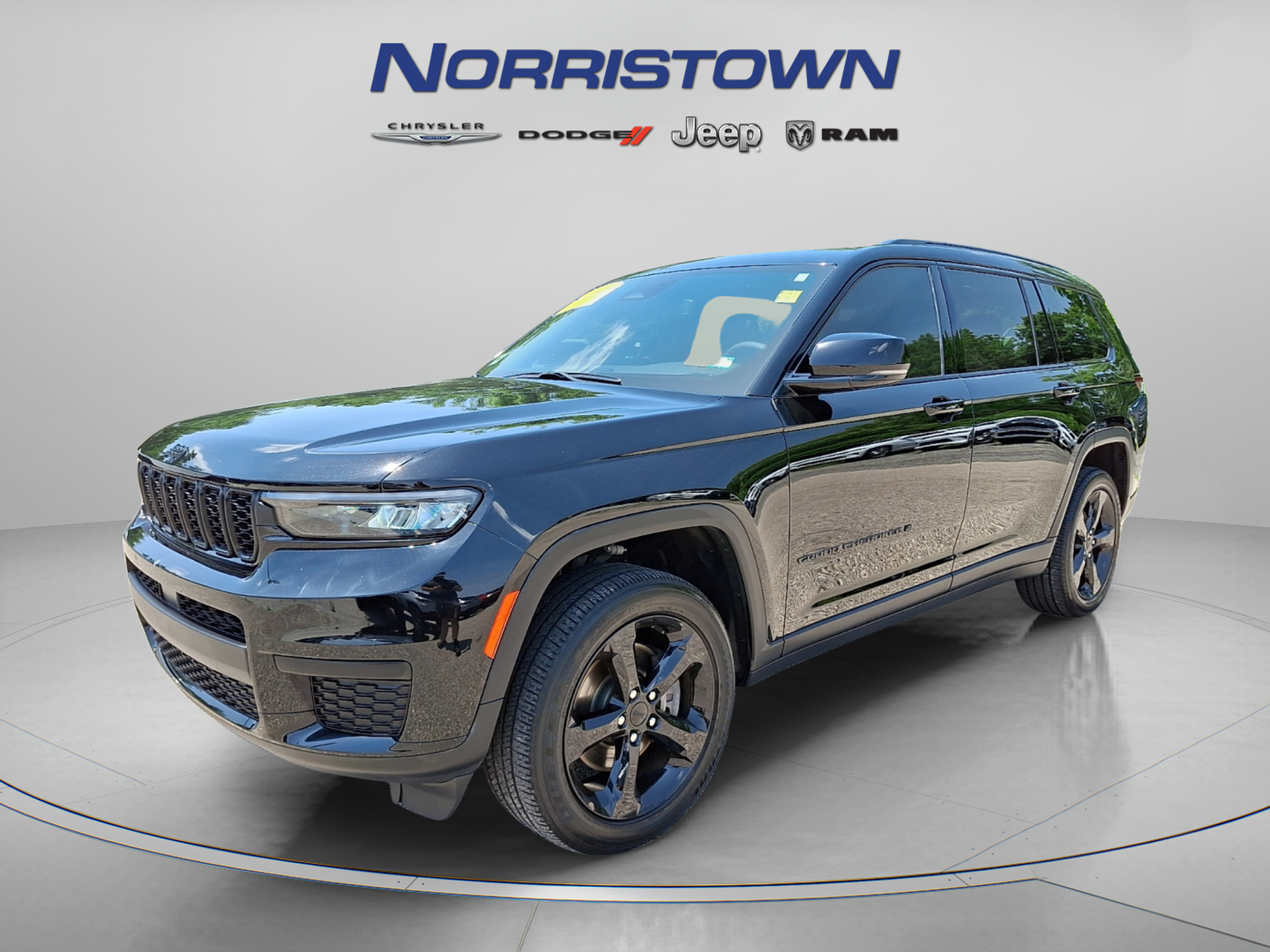 Certified 2023 Jeep Grand Cherokee L Laredo AWD/4WD image 3