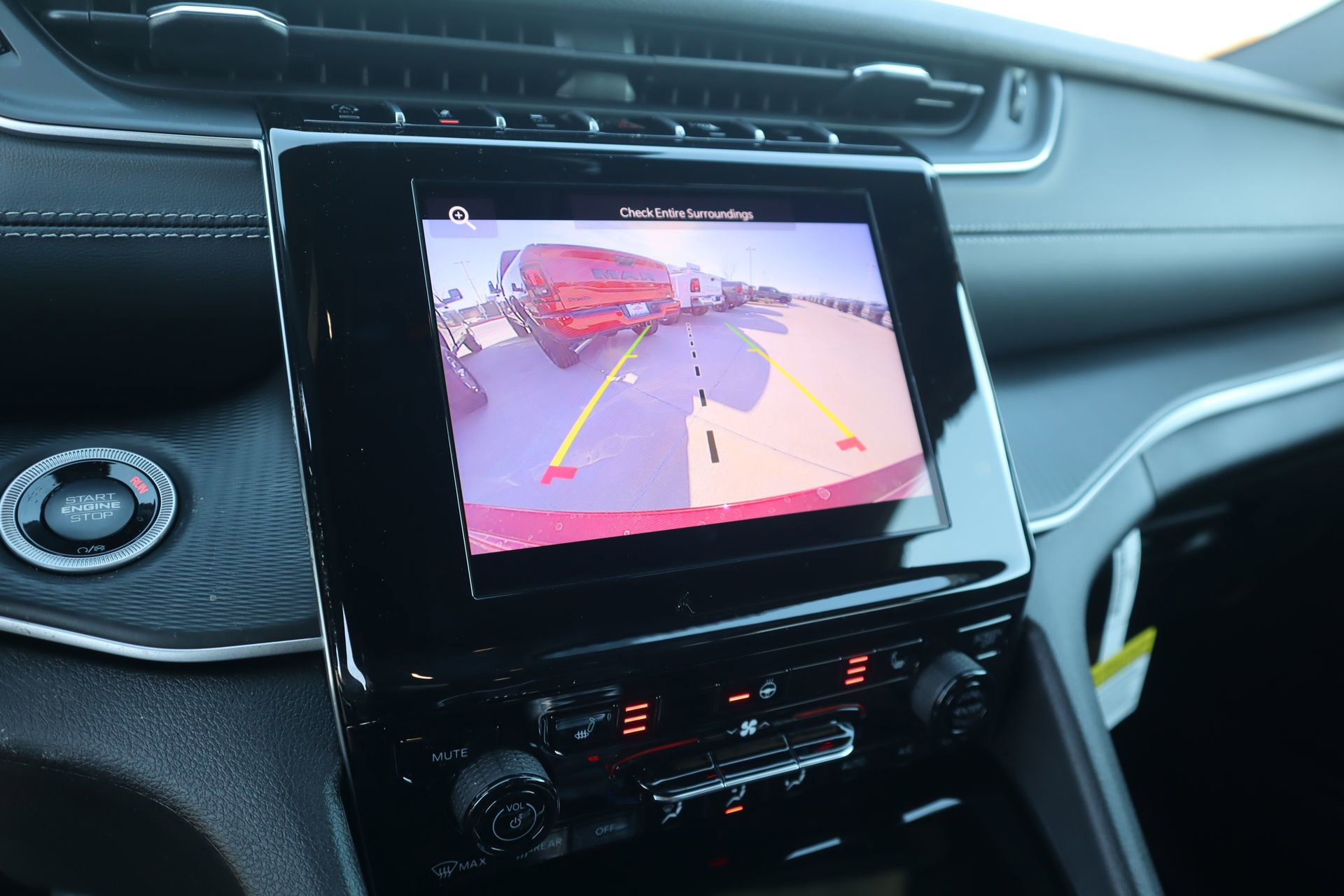 New 2026 Jeep Grand Cherokee Laredo image 6