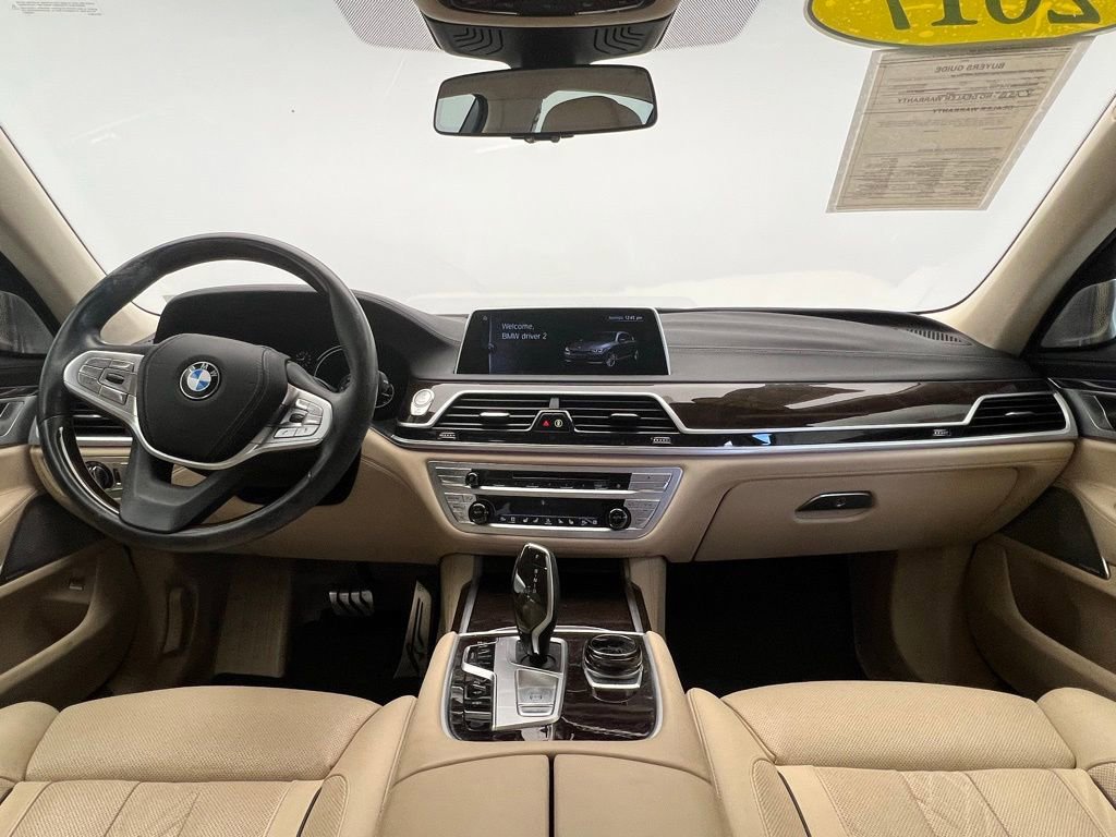 Used 2017 BMW 750i image 9