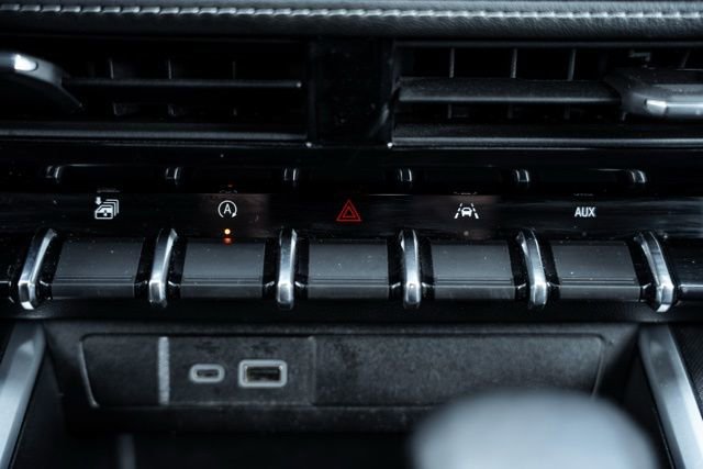 Used 2024 Chevrolet Colorado LT w/ LT Convenience Package image 21