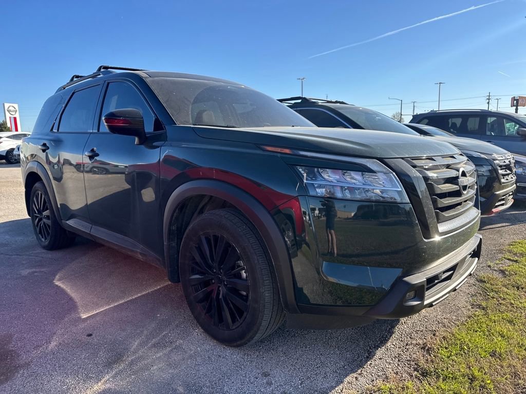 Used 2024 Nissan Pathfinder Platinum w/ Black Appearance Package image 6