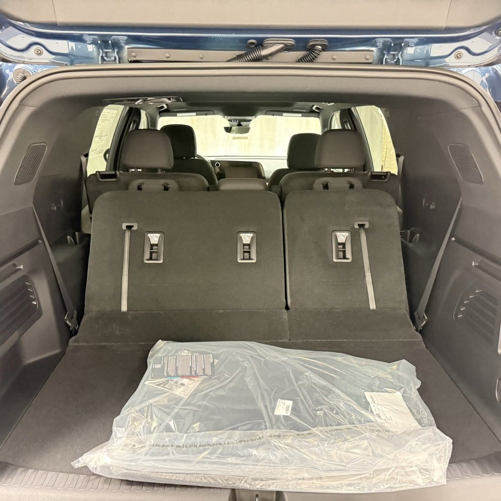 New 2026 Chevrolet Traverse LT w/ Sun and Wheel Package FWD image 6