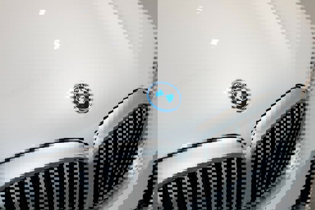 New 2026 BMW X5 xDrive50e w/ Premium Package image 7