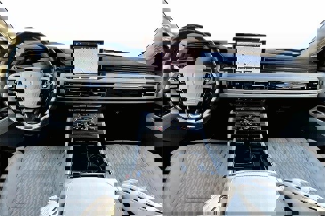 Used 2023 Lincoln Aviator Black Label Grand Touring w/ Class IV Trailer Tow Package image 10