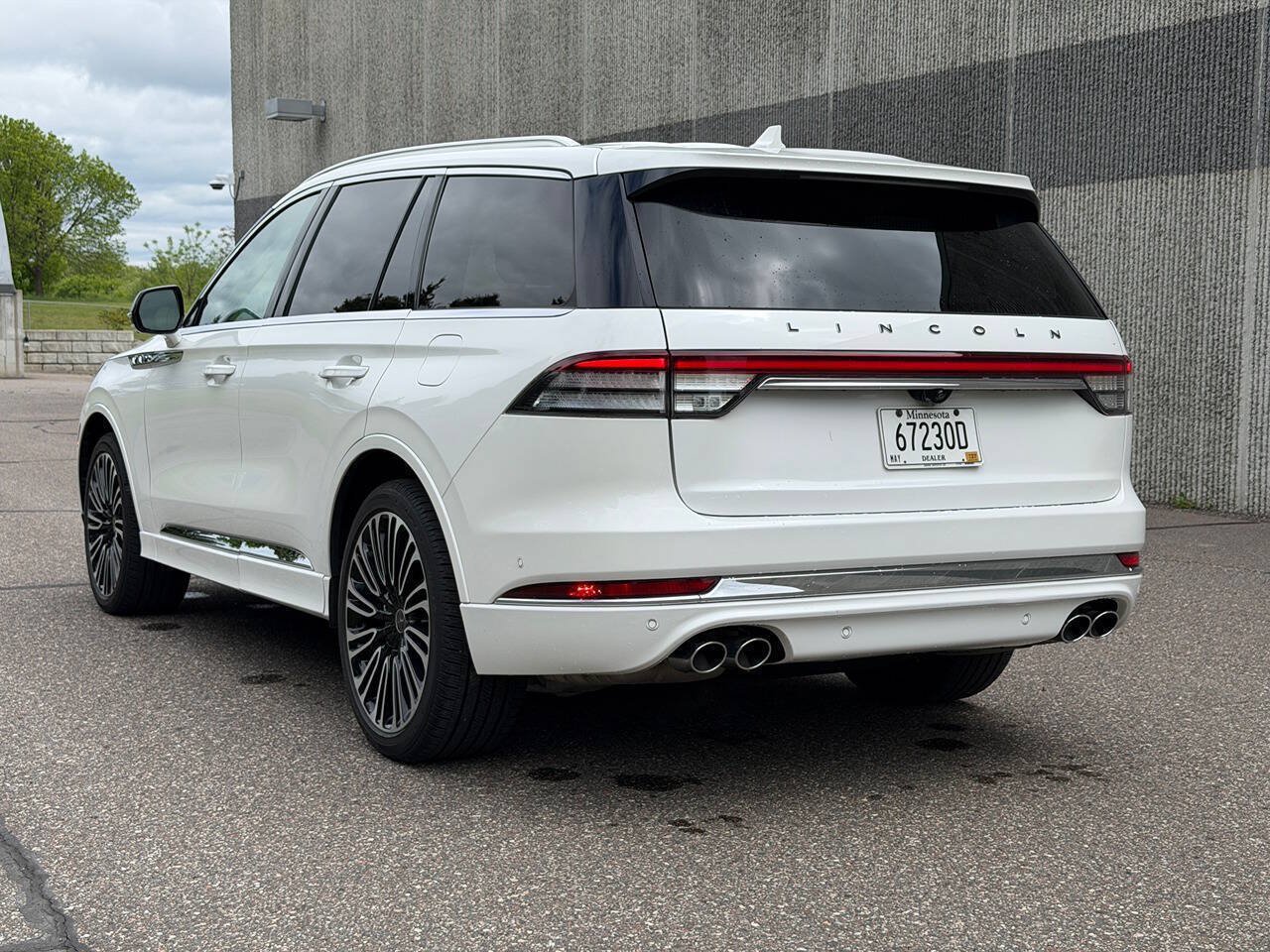 Used 2023 Lincoln Aviator Black Label w/ Dynamic Handling Package AWD/4WD image 3