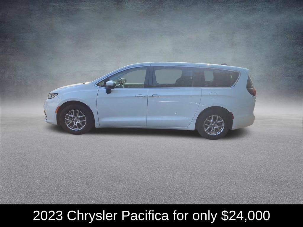 Used 2023 Chrysler Pacifica Touring-L FWD image 2