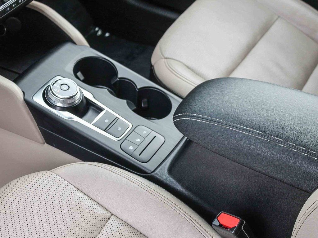 Used 2020 Ford Escape Titanium image 15