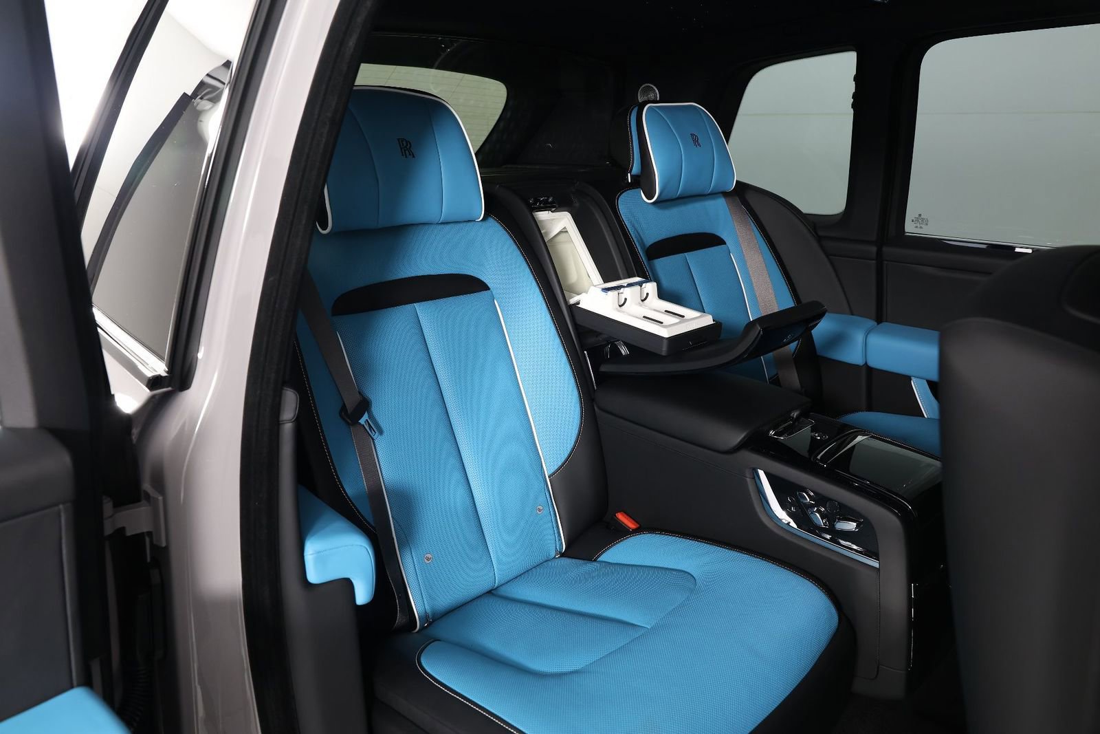 New 2026 Rolls-Royce Cullinan Black Badge image 36