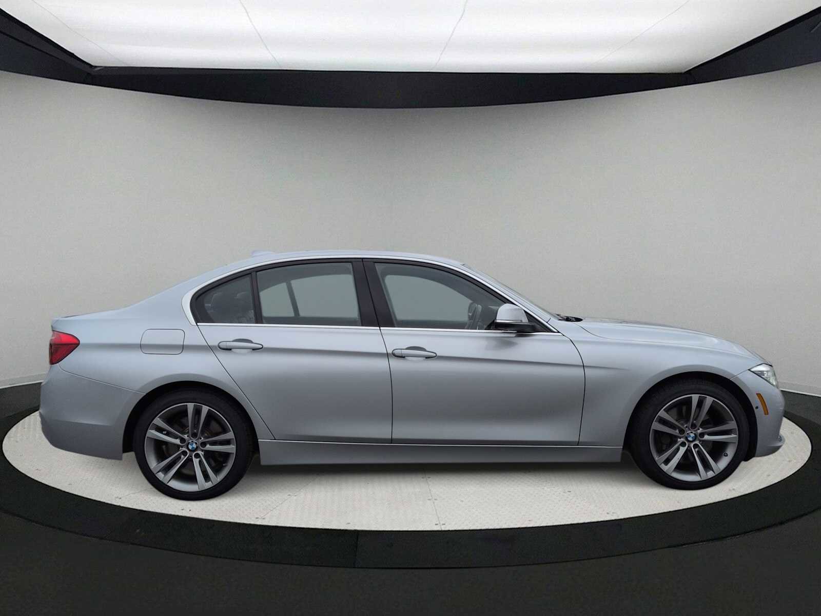 Used 2017 BMW 340i xDrive 340i xDrive image 9