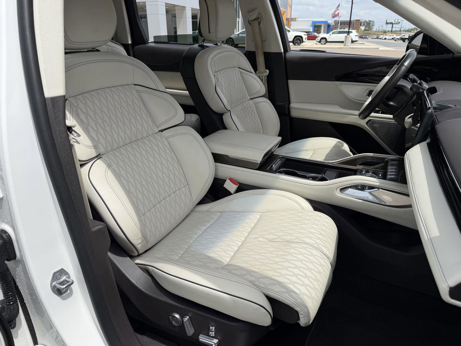 Used 2024 Lincoln Nautilus Black Label image 21